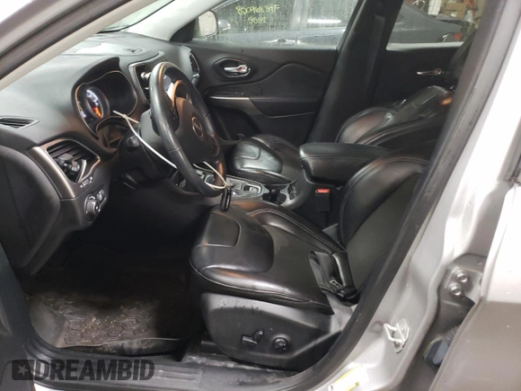 2020 Jeep Cherokee Latitude Plus z VIN 1C4PJMLB6LD548551, wystawiony jako Copart lot #84734864 z przebiegiem 69 834 mil mil oraz Nie do naprawy • Non repairable. Historia ofert i sprzedaży dostępna na DreamBid. Obrazek 7.