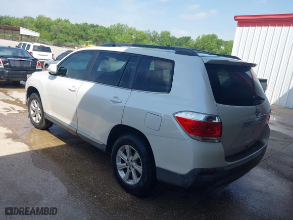 2011 Toyota Highlander with VIN 5TDZK3EH7BS025463, listed as a IAAI auction lot 41944831 with 230,541 mi miles. Bid and sale history available at carsss.com. Image 3.