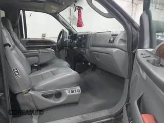 2004 Ford F-350 XL z VIN 1FTSW31P74EB44030, wystawiony jako IAAI lot #42232329 z przebiegiem 141 796 mil mil oraz . Historia ofert i sprzedaży dostępna na DreamBid. Obrazek 5.