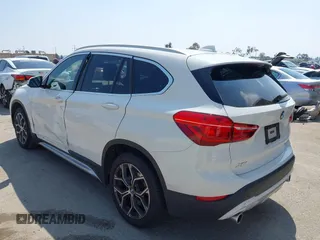 2021 BMW X1 sDrive28i z VIN WBXJG7C01M3M73496, wystawiony jako IAAI lot #42132005 z przebiegiem 23 278 mil mil oraz . Historia ofert i sprzedaży dostępna na DreamBid. Obrazek 3.