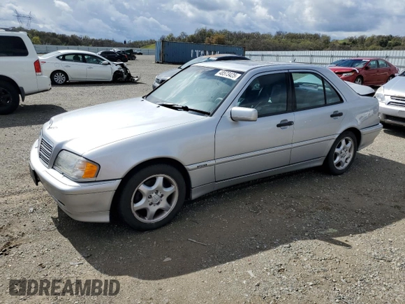 2000 Mercedes-Benz C 230/260/280/320 z VIN WDBHA29G3YA859826, wystawiony jako Copart lot #48573425 z przebiegiem 158 093 mil mil oraz Szkoda całkowita • Salvage title. Historia ofert i sprzedaży dostępna na DreamBid. Obrazek 1.