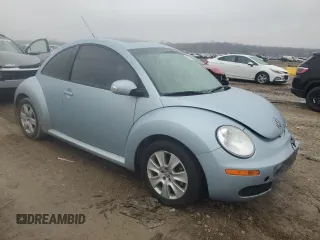 2010 Volkswagen New Beetle Coupe with VIN 3VWRW3AG3AM012593, listed as a Copart auction lot 42587655 with 86,246 mi miles and Salvage Title. Bid and sale history available at carsss.com. Image 4.