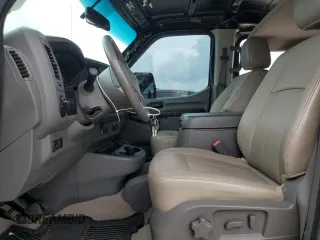 2017 Nissan NV SL z VIN 5BZAF0AA3HN850343, wystawiony jako Copart lot #54843445 z przebiegiem 129 144 mil mil oraz Szkoda całkowita • Salvage title. Historia ofert i sprzedaży dostępna na DreamBid. Obrazek 7.