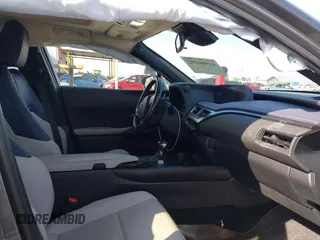 2019 Lexus UX with VIN JTHY3JBH6K2002909, listed as a IAAI auction lot 41980292 with 28,964 mi miles. Bid and sale history available at carsss.com. Image 5.