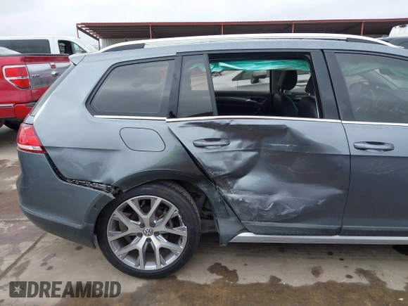 2019 Volkswagen Golf S z VIN 3VWH17AU1KM505617, wystawiony jako IAAI lot #41659236 z przebiegiem 37 964 mil mil oraz . Historia ofert i sprzedaży dostępna na DreamBid. Obrazek 6.