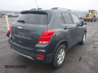 2021 Chevrolet Trax LT with VIN KL7CJPSB4MB346304, listed as a IAAI auction lot 41641995 with 33,677 mi miles. Bid and sale history available at carsss.com. Image 4.