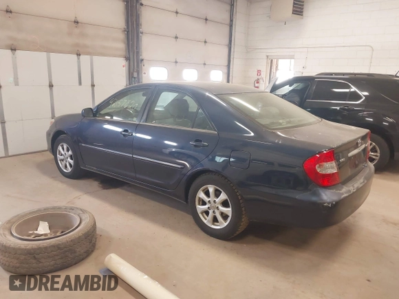 2002 Toyota Camry LE z VIN 4T1BE32K82U626817, wystawiony jako IAAI lot #42157820 z przebiegiem 200 810 mil mil oraz . Historia ofert i sprzedaży dostępna na DreamBid. Obrazek 3.