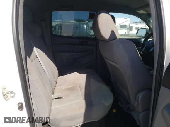 2013 Toyota Tacoma z VIN 3TMMU4FNXDM050603, wystawiony jako Copart lot #57648055 z przebiegiem 224 773 mil mil oraz Czysty tytuł • Clean title. Historia ofert i sprzedaży dostępna na DreamBid. Obrazek 10.