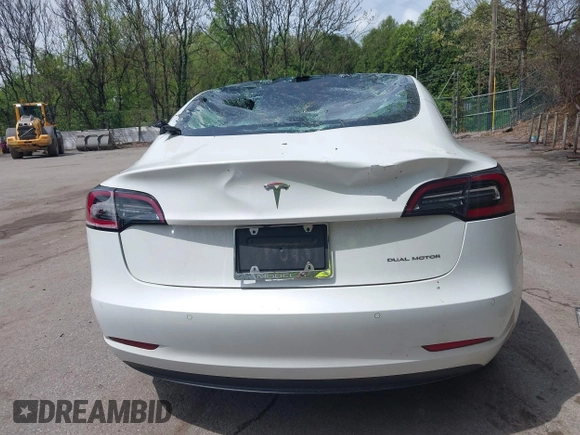 2020 Tesla Model 3 Long Range z VIN 5YJ3E1EB0LF712545, wystawiony jako IAAI lot #42198461 z przebiegiem 22 322 mil mil oraz . Historia ofert i sprzedaży dostępna na DreamBid. Obrazek 16.