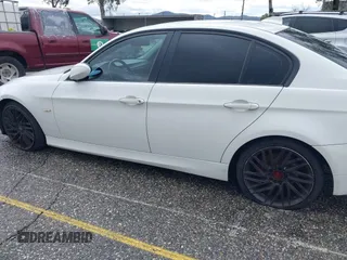 2007 BMW 3 Series 328i with VIN WBAVC53517FZ77136, listed as a IAAI auction lot 41799066 with 178,362 mi miles and . Bid and sale history available at carsss.com. Image 6.