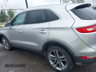 2017 Lincoln MKC Reserve z VIN 5LMCJ3D90HUL70673, wystawiony jako IAAI lot #42254648 z przebiegiem 100 465 mil mil oraz . Historia ofert i sprzedaży dostępna na DreamBid. Obrazek 15.