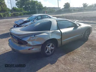 2001 Pontiac Firebird Firebird с VIN 2G2FS22K512124770, выставлен на аукционе IAAI как лот 42590414 с пробегом 57 212 миль миль и . История ставок и продаж доступна на DreamBid. Изображение 4.