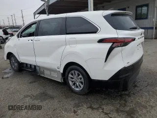 2022 Toyota Sienna LE z VIN 5TDKSKFC3NS070984, wystawiony jako Copart lot #60705265 z przebiegiem 10 846 mil mil oraz Czysty tytuł • Clean title. Historia ofert i sprzedaży dostępna na DreamBid. Obrazek 2.