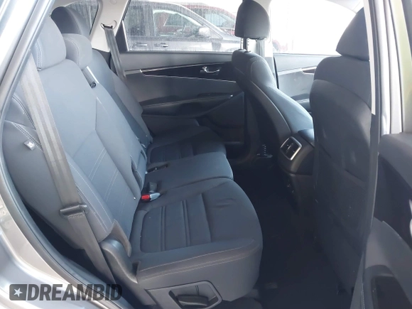 2018 Kia Sorento L with VIN 5XYPG4A37JG414012, listed as a IAAI auction lot 41486456 with 165,262 mi miles. Bid and sale history available at carsss.com. Image 8.