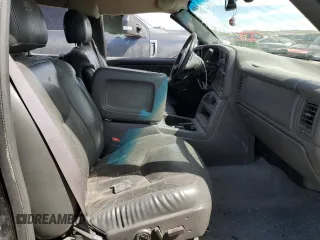 2004 Chevrolet Silverado SS z VIN 2GCEK19N641160222, wystawiony jako Copart lot #53939924 z przebiegiem Nie podano mil oraz Szkody całkowita. Historia ofert i sprzedaży dostępna na DreamBid. Obrazek 7.