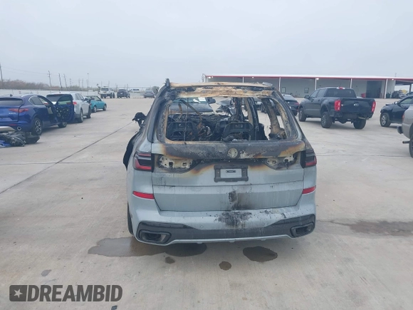 2024 BMW X7 xDrive40i z VIN 5UX23EM08R9W15958, wystawiony jako IAAI lot #41129800 z przebiegiem Nie podano mil oraz . Historia ofert i sprzedaży dostępna na DreamBid. Obrazek 15.
