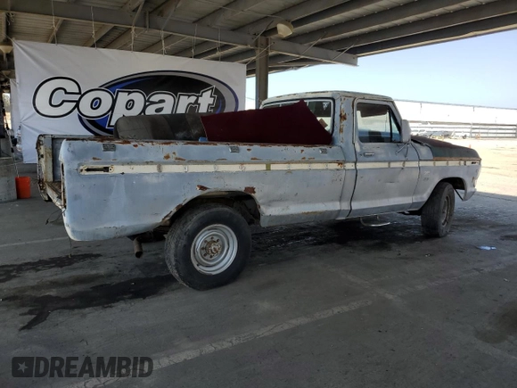 1976 Ford F-250 z VIN F25JRB81094, wystawiony jako Copart lot #55358685 z przebiegiem 7 481 mil mil oraz Szkoda całkowita • Salvage title. Historia ofert i sprzedaży dostępna na DreamBid. Obrazek 3.
