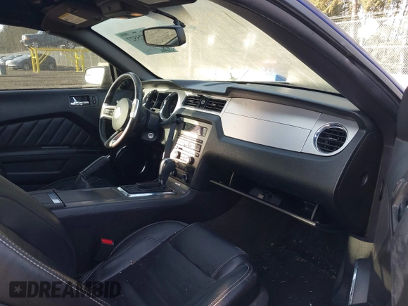 2014 Ford Mustang V6 with VIN 1ZVBP8EM2E5243069, listed as a IAAI auction lot 41725527 with 113,692 mi miles. Bid and sale history available at carsss.com. Image 5.