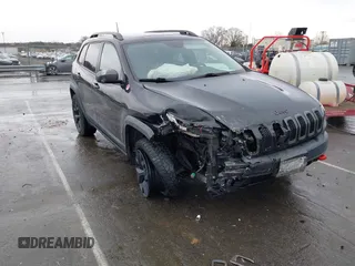 2016 Jeep Cherokee Trailhawk with VIN 1C4PJMBS5GW304062, listed as a IAAI auction lot 41756813 with 112,671 mi miles. Bid and sale history available at carsss.com. Image 6.
