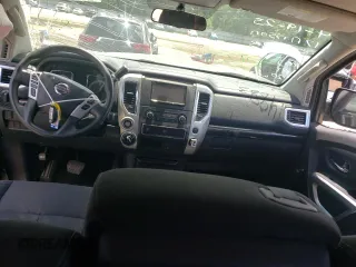 2018 Nissan Titan SV z VIN 1N6AA1EJ8JN514883, wystawiony jako Copart lot #56508115 z przebiegiem 207 605 mil mil oraz Szkoda całkowita • Salvage title. Historia ofert i sprzedaży dostępna na DreamBid. Obrazek 8.
