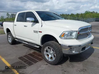 2016 Ram 1500 Laramie z VIN 1C6RR6NM4GS290714, wystawiony jako IAAI lot #41957122 z przebiegiem 144 489 mil mil oraz . Historia ofert i sprzedaży dostępna na DreamBid. Obrazek 1.