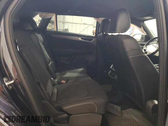 2024 Volkswagen Atlas SE with VIN 1V2WE2CA3RC221565, listed as a Copart auction lot 50817605 with 8,884 mi miles and Salvage title. Bid and sale history available at DreamBid. Image 11.