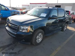 2013 Chevrolet Avalanche LS with VIN 3GNMCEE02DG321870, listed as a IAAI auction lot 41230404 with 114,216 mi miles. Bid and sale history available at carsss.com. Image 17.