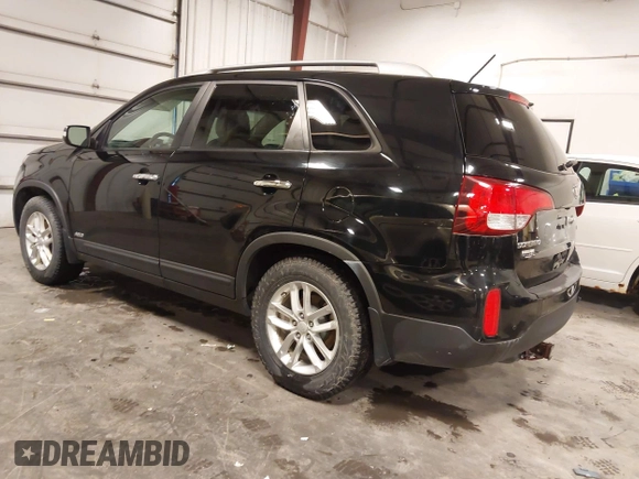 2015 Kia Sorento LX with VIN 5XYKTCA66FG573928, listed as a IAAI auction lot 42017586 with 174,939 mi miles. Bid and sale history available at carsss.com. Image 3.