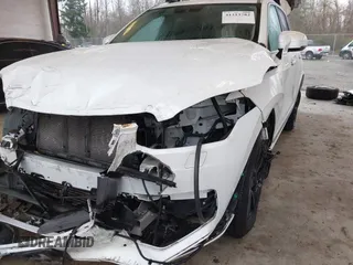 2018 Volvo XC90 Inscription with VIN YV4A22PL5J1388636, listed as a IAAI auction lot 41313782 with 59,859 mi miles. Bid and sale history available at carsss.com. Image 6.