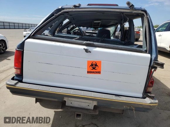 1994 GMC Jimmy SL z VIN 1GKCS13WXR0532905, wystawiony jako Copart lot #60670404 z przebiegiem 116 002 mil mil oraz Nie do naprawy. Historia ofert i sprzedaży dostępna na DreamBid. Obrazek 6.