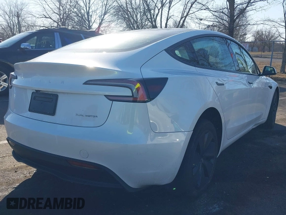 2025 Tesla Model 3 Long Range z VIN 5YJ3E1EB3SF911796, wystawiony jako IAAI lot #41753091 z przebiegiem 1 751 mil mil oraz . Historia ofert i sprzedaży dostępna na DreamBid. Obrazek 4.