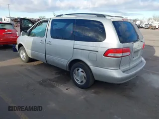 2002 Toyota Sienna LE with VIN 4T3ZF13C62U427621, listed as a IAAI auction lot 41046114 with 273,301 mi miles. Bid and sale history available at carsss.com. Image 3.