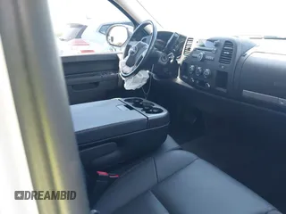 2010 GMC Sierra 1500 SLE z VIN 3GTRCVE04AG138237, wystawiony jako IAAI lot #41860472 z przebiegiem 56 831 mil mil oraz . Historia ofert i sprzedaży dostępna na DreamBid. Obrazek 5.