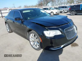2016 Chrysler 300 Anniversary Edition z VIN 2C3CCAAG5GH313920, wystawiony jako IAAI lot #41712003 z przebiegiem 132 127 mil mil oraz . Historia ofert i sprzedaży dostępna na DreamBid. Obrazek 1.