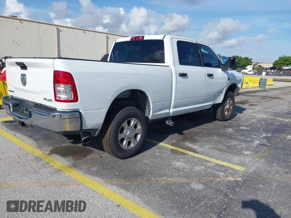 2024 Ram 2500 Big Horn with VIN 3C6UR5DL6RG285652, listed as a IAAI auction lot 42511830 with 36,041 mi miles and . Bid and sale history available at DreamBid. Image 4.