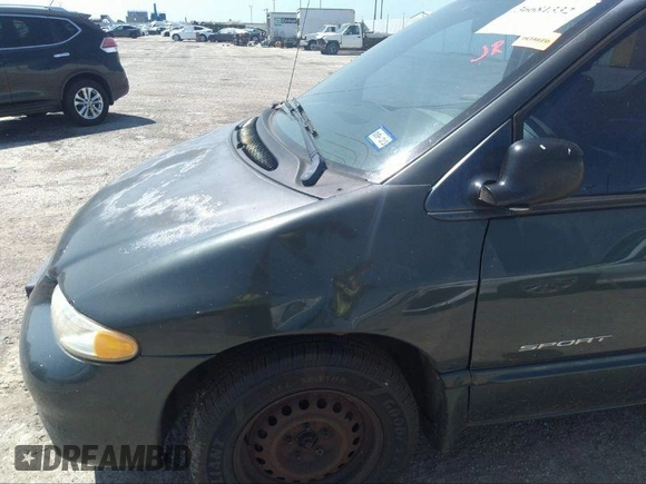 2000 Dodge Caravan SE with VIN 2B4GP44G9YR629814, listed as a IAAI auction lot 37525321 with Not provided miles and . Bid and sale history available at DreamBid. Image 6.