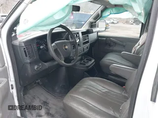 2018 Chevrolet Express Cargo with VIN 1GCWGAFPXJ1290498, listed as a IAAI auction lot 42047738 with 61,466 mi miles and . Bid and sale history available at DreamBid. Image 5.