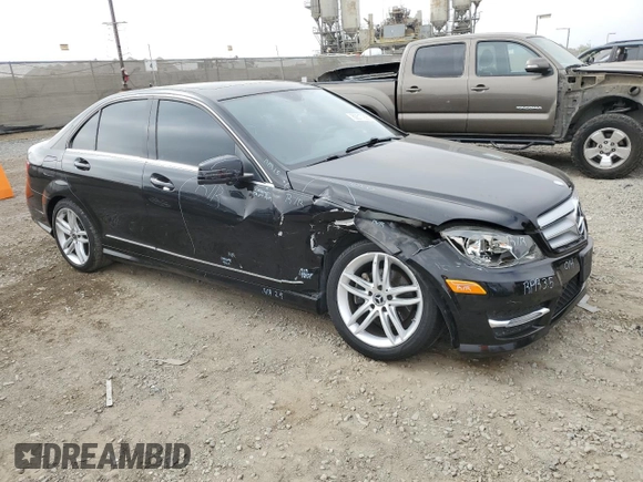 2013 Mercedes-Benz C 250 Sport с VIN WDDGF4HB1DA859663, выставлен на аукционе Copart как лот 60517295 с пробегом 80 699 миль миль и Списание • Salvage title. История ставок и продаж доступна на DreamBid. Изображение 4.