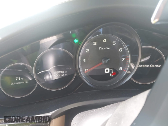 2019 Porsche Cayenne Turbo z VIN WP1AF2AY1KDA80728, wystawiony jako IAAI lot #42262855 z przebiegiem 89 898 mil mil oraz . Historia ofert i sprzedaży dostępna na DreamBid. Obrazek 7.