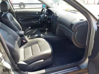 2004 Volkswagen Passat Sedan GLS with VIN WVWPD63B04E229578, listed as a IAAI auction lot 41994869 with 136,746 mi miles. Bid and sale history available at carsss.com. Image 5.