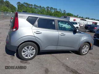2022 Kia Soul LX with VIN KNDJ23AU3N7836692, listed as a IAAI auction lot 42066829 with 7,868 mi miles. Bid and sale history available at carsss.com. Image 13.