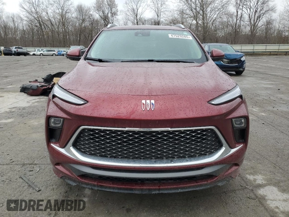 2024 Buick Encore GX Avenir z VIN KL4AMFSL2RB005604, wystawiony jako Copart lot #47529285 z przebiegiem 8 032 mil mil oraz Szkoda całkowita • Salvage title. Historia ofert i sprzedaży dostępna na DreamBid. Obrazek 5.