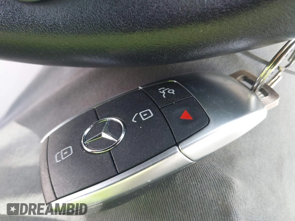 2020 Mercedes-Benz GLB 250 z VIN WDC4M4GB0LW010866, wystawiony jako IAAI lot #41720732 z przebiegiem 6 515 mil mil oraz . Historia ofert i sprzedaży dostępna na DreamBid. Obrazek 11.