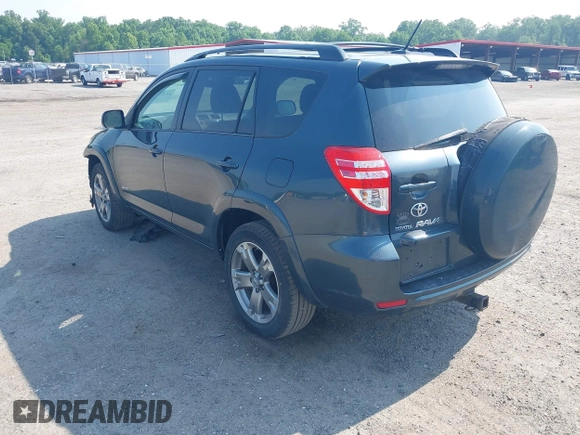 2010 Toyota RAV4 Sport z VIN 2T3RK4DV6AW026288, wystawiony jako IAAI lot #42470370 z przebiegiem 172 306 mil mil oraz . Historia ofert i sprzedaży dostępna na DreamBid. Obrazek 3.