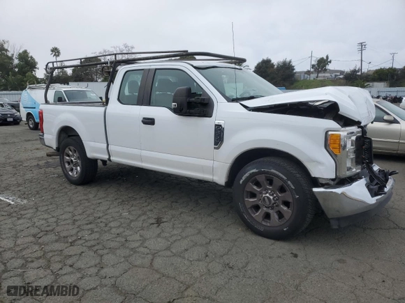 2017 Ford Super Duty F-250 SRW XLT with VIN 1FT7X2A68HEF39263, listed as a Copart auction lot 85575914 with 102,837 mi miles and Salvage Title. Bid and sale history available at carsss.com. Image 4.