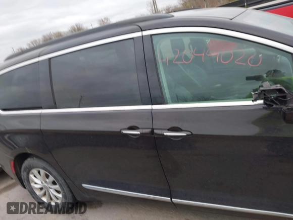 2017 Chrysler Pacifica Touring L with VIN 2C4RC1BG1HR797200, listed as a IAAI auction lot 42044020 with 124,115 mi miles and . Bid and sale history available at DreamBid. Image 13.