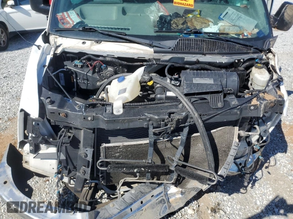 2016 GMC Savana Cargo z VIN 1GTW7AFF9G1902240, wystawiony jako Copart lot #48993415 z przebiegiem Nie podano mil oraz Szkoda całkowita • Salvage title. Historia ofert i sprzedaży dostępna na DreamBid. Obrazek 12.