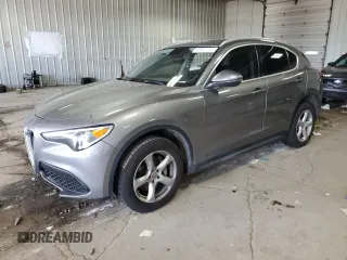 2018 Alfa Romeo Stelvio z VIN ZASFAKAN6J7B98774, wystawiony jako Copart lot #58807215 z przebiegiem 90 958 mil mil oraz Szkoda całkowita • Salvage title. Historia ofert i sprzedaży dostępna na DreamBid. Obrazek 1.