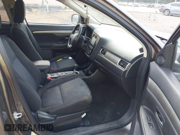 2016 Mitsubishi Outlander SE with VIN JA4AD3A38GZ048297, listed as a IAAI auction lot 42634676 with 223,715 mi miles and . Bid and sale history available at DreamBid. Image 5.