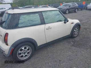 2004 MINI Hardtop z VIN WMWRC33424TC53596, wystawiony jako IAAI lot #42202887 z przebiegiem 237 482 mil mil oraz . Historia ofert i sprzedaży dostępna na DreamBid. Obrazek 4.